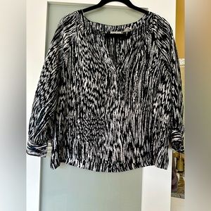 Chic little blouse, perfect for a night out, or just any other day or occasion